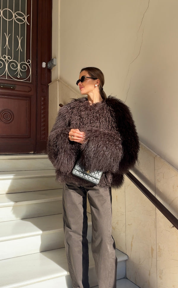 ШУБА ЛАМА ІЗ НАТУРАЛЬНОГО ХУТРА В КОРИЧНЕВОМУ  КОЛЬОРІ