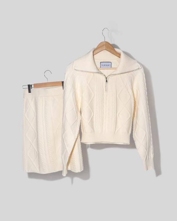 Комплект светр зі спідницею в молочному  кольорі