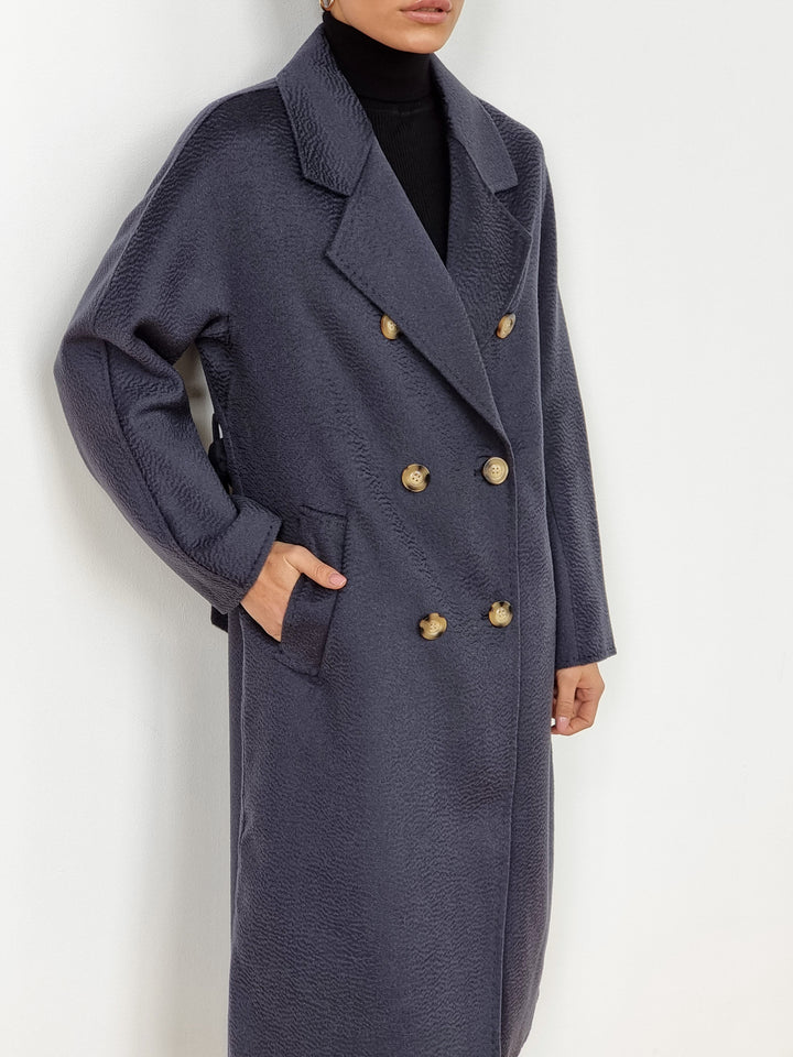 Cashmere coat with buttons in navy blue