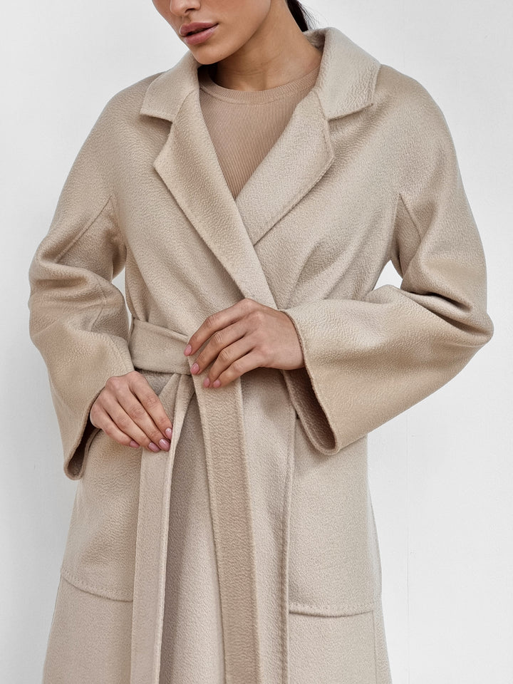 Cashmere coat in beige